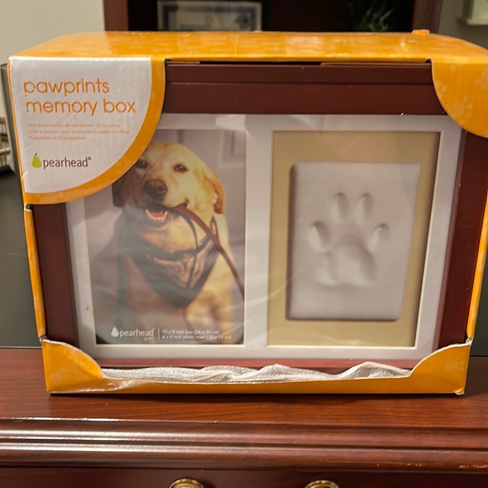 Dog pet urn with pawprint and photo .box